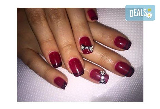 Дълготраен цвят! Маникюр с гел лак Bluesky в студио за красота Secret Vision! - Снимка 11