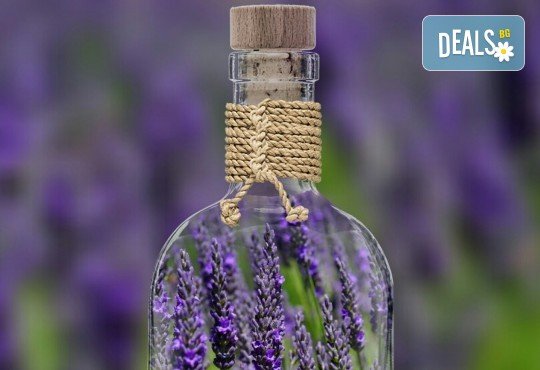 Отпуснете се със 70-минутен ароматерапевтичен масаж на цяло тяло с масла от лавандула и бонус: масаж на ходила и точков масаж на лице и глава в Женско Царство! - Снимка 4