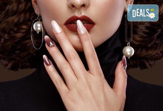 Дълготраен маникюр с гел лак Bluesky, Shellac или Neo Nail, поставяне на 6 изящни камъчета Swarovski и сваляне на стар гел лак, поставен в салон Incanto Dream! - Снимка 1