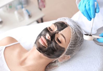 Отървете се от акне, разширените пори и неравномерния тен с карбонов пилинг на лице в новооткритото BodyLab Studio!