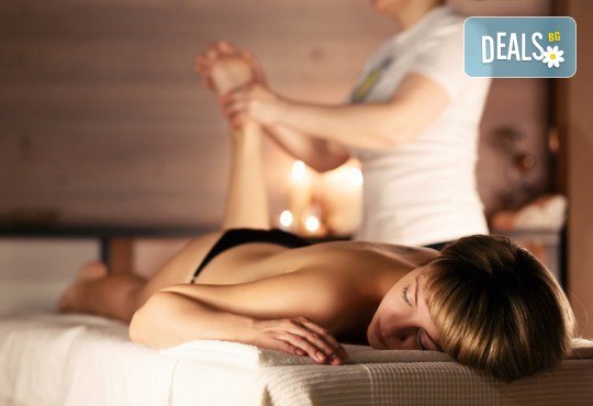 Лечебен масаж на гръб с вендузи или ароматерапевтичен масаж на цяло тяло + вендузотерапия и бонус: масаж на ходила в козметичен салон Ивида! - Снимка 4