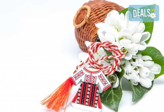 Поканете Баба Марта и зарадвайте децата с мартенички-гривнички, мартенски късметчета и весела игра-викторина с награди! - Снимка 1