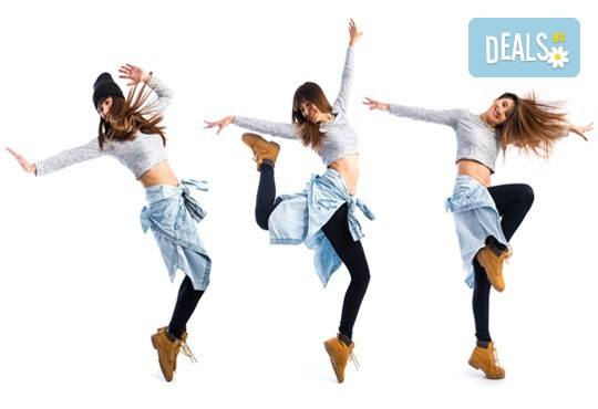 4 тренировки по break dance за начинаещи от всички възрасти с Димитър Fling Горанов от VS DANCE в Sofia International Music & Dance Academy! - Снимка 1