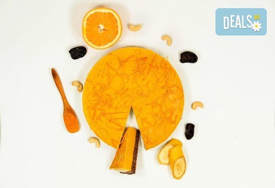 Красива и полезна тематична торта за Вашия малчуган! Сурова торта, без глутен и животински продукти, с вкус по избор, рисунка, весели фигурални декорации и надпис от Сладкишница Хенди Кенди! - Снимка 3