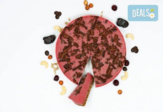 Красива и полезна тематична торта за Вашия малчуган! Сурова торта, без глутен и животински продукти, с вкус по избор, рисунка, весели фигурални декорации и надпис от Сладкишница Хенди Кенди! - Снимка 5