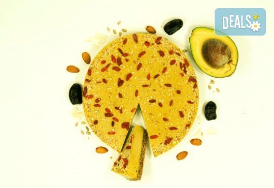 Красива и полезна тематична торта за Вашия малчуган! Сурова торта, без глутен и животински продукти, с вкус по избор, рисунка, весели фигурални декорации и надпис от Сладкишница Хенди Кенди! - Снимка 7