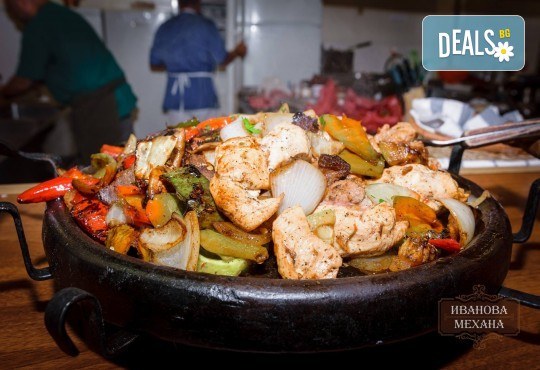 Платете 10 и хапнете за 20 лева традиционни български ястия по избор от цялото меню на Иванова Механа! - Снимка 11