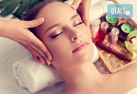 Класически масаж на лице против бръчки и за повишаване на тонуса на кожата в Масажно Студио Relax! - Снимка 1