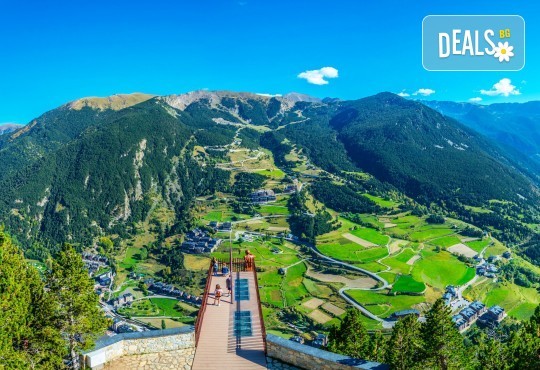 Ранни записвания за екскурзия до Андора през септември! 4 нощувки със закуски и вечери в Hotel Panorama 4*, самолетни билети и трансфери, индивидуална програма от Маджестик Турс! - Снимка 1