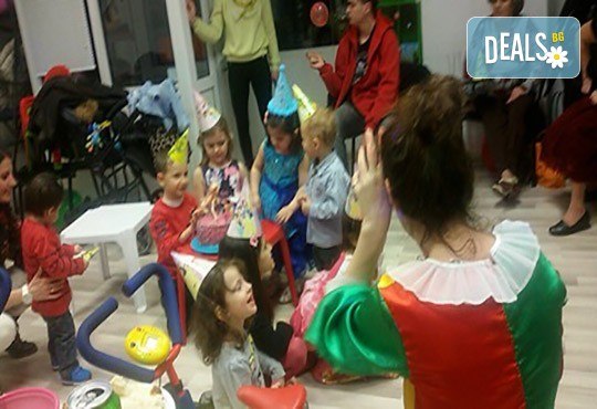2 часа аниматор с игри и организиране на детска дискотека и караоке парти на избрано от клиента място от Детски център Приказен свят! - Снимка 2