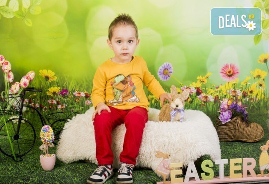 Пролетно-великденска фотосесия за цялото семейство, с 10 обработени кадъра, от Pandzherov Photography! - Снимка 3