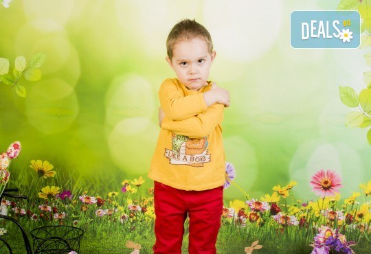 Пролетно-великденска фотосесия за цялото семейство, с 10 обработени кадъра, от Pandzherov Photography! - Снимка 5