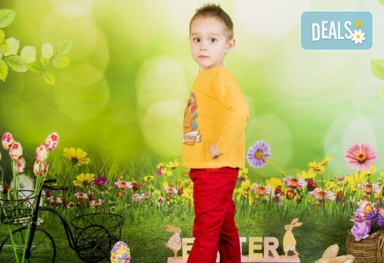 Пролетно-великденска фотосесия за цялото семейство, с неограничен брой обработени кадри, от Pandzherov Photography! - Снимка 5