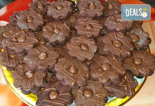 За празници с приятели! Вземете 1 кг. шоколадови или ягодови гръцки сладки Маргарита от Сладкарница Джорджо Джани - Снимка 3