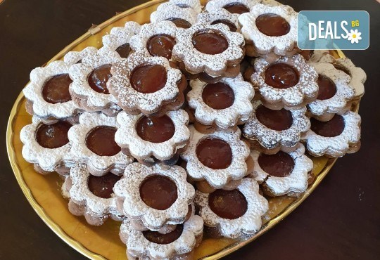 За празници с приятели! Вземете 1 кг. шоколадови или ягодови гръцки сладки Маргарита от Сладкарница Джорджо Джани - Снимка 2