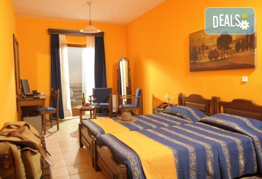 Посрещнете Великден в слънчева Гърция! 3 нощувки със закуски и вечери, Великденски обяд с жива музика, агнешко печено, напитки, транспорт и водач! - Снимка 4