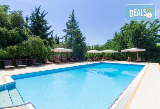 Посрещнете Великден в слънчева Гърция! 3 нощувки със закуски и вечери, Великденски обяд с жива музика, агнешко печено, напитки, транспорт и водач! - Снимка 3