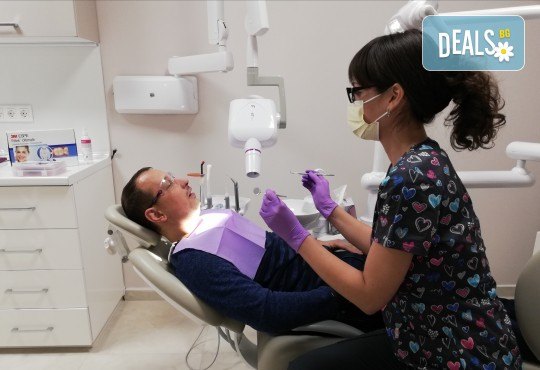 Почистване на зъбен камък и плака и полиране на зъбите с Air Flow + обстоен преглед и план за лечение от Дентален кабинет Казбек! - Снимка 4