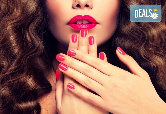 Наситен и дълготраен класически маникюр в цвят по избор от богатата палитра на OPI в Sun City студио! - Снимка 2