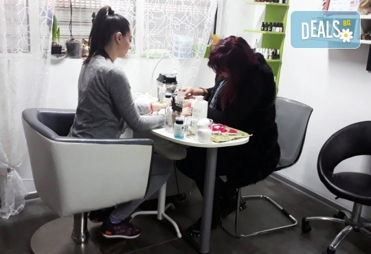 Грижа за ноктите! Медицински педикюр без лак, с лакове на OPI и SNB или с гел лак Gelish и Canni в салон за красота Феникс в кв. Лозенец! - Снимка 5