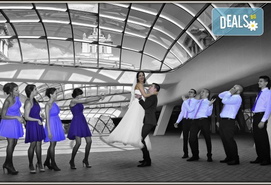 Сватбено фото- и HD видеозаснемане + фотокнига и подарък: разпечатана снимка в рамка по избор на клиента от Photosesia.com! - Снимка 3