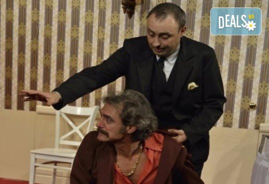 Гледайте шеметния Руслан Мъйнов в невероятната комедия СТАЯ 1313 от Рей Куни, на 13.04. от 19:00 ч, Театър Сълза и Смях, 1 билет, партер - Снимка 5
