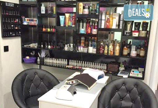 Професионално подстригване с гореща ножица и подсушаване от салон Flowers 2 в Хаджи Димитър! - Снимка 5