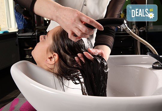 Професионално подстригване с гореща ножица и подсушаване от салон Flowers 2 в Хаджи Димитър! - Снимка 3