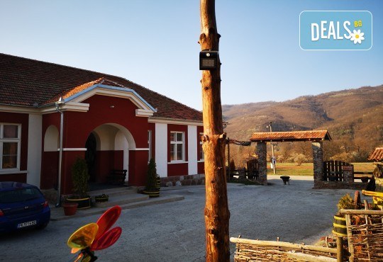 Великден в с. Иново и с.Врътовац, Сърбия, в Стара планина! 2 или 3 нощувки в Етно Къща Анджела или Вила Бояна, закуски и вечери, Великденски обяд, жива музика! - Снимка 4