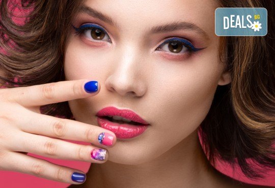 Перфектни ръце! Маникюр с BlueSky, 2 декорации и масаж на длани в салон за красота Женско Царство в Студентски град или в Центъра! - Снимка 1