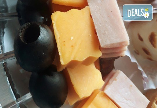 Поднесете на гостите 120 хапки с биволско сирене, прошуто, жълти сиренца и ягодки от My Style Event! - Снимка 4