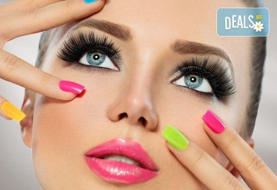 Изграждане на ноктопластика с гел или удължители и маникюр с гел лак в салон за красота Женско Царство в Студентски град или в Центъра! - Снимка 4