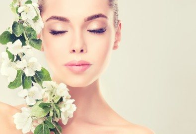 Дълбоко почистване на лице чрез 3 в 1 терапия с Herbal Active, мануална екстракция и безиглена мезотерапия с Gold Orchid Nectar в дермакозметичен център Енигма!