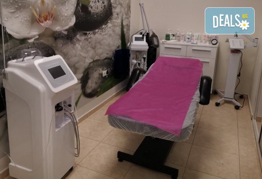 Красива жена! Масаж на лице, хидратираща маска, подхранваща терапия и RF лифтинг в Студио за красота BEAUTY STAR до Mall of Sofia! - Снимка 6