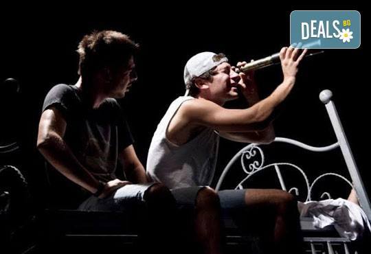 Гледайте „Пилето” на 17.05. от 19 ч., в Младежки театър, камерна зала, спектакъл с Награда „Аскеер 2016“ за Изгряваща звезда на Александър Хаджиангелов! - Снимка 3