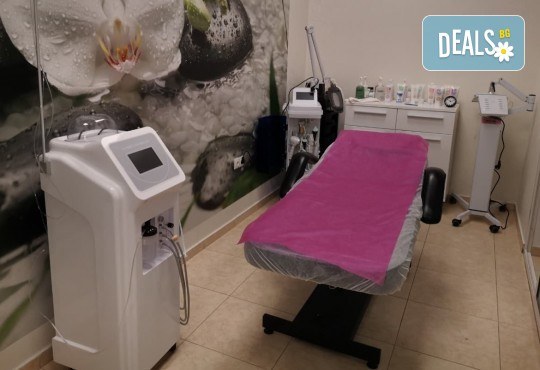 Диамантено микродермабразио и кислородна мезотерапия с ампула хиалуронова киселина и подарък: биолифтинг в Студио за красота Beauty Star до Mall of Sofia! - Снимка 8