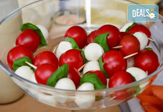 3 плата с 90 броя хапки с моцарела и домат, крема сирена, прошуто, сьомга и лимон от Топ Кет Кетъринг! - Снимка 2