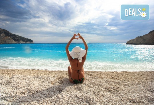 Екскурзия през юни или юли до приказния остров Лефкада, Гърция: 3 нощувки със закуски, транспорт и фотопауза на плажа Агиос Йоаннис с вятърните мелници! - Снимка 4