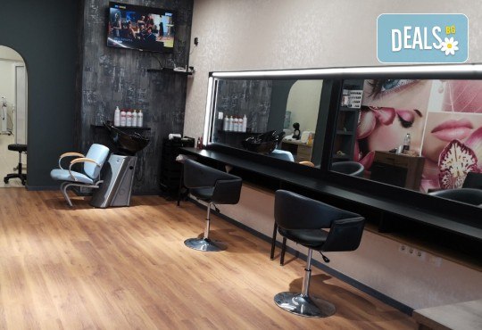 Нова колористика! Подстригване + боядисване с професионални италиански бои с кератин комплекс, подхранваща маска и прическа със сешоар в Студио за красота BEAUTY STAR до Mall of Sofia! - Снимка 6