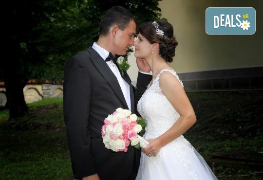 Фото и видео заснемане на сватбено тържество, промо пакет: цялостно фотозаснемане, видеозаснемане, фотосесия, ефектни кадри с камера GoPro, видеоклип и подарък - Снимка 11
