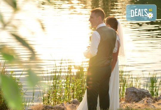 Фото и видео заснемане на сватбено тържество, промо пакет: цялостно фотозаснемане, видеозаснемане, фотосесия, ефектни кадри с камера GoPro, видеоклип и подарък - Снимка 12