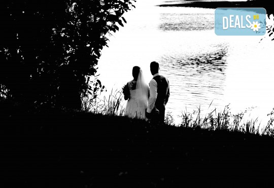 Фото и видео заснемане на сватбено тържество, промо пакет: цялостно фотозаснемане, видеозаснемане, фотосесия, ефектни кадри с камера GoPro, видеоклип и подарък - Снимка 13