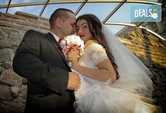 Фото и видео заснемане на сватбено тържество, промо пакет: цялостно фотозаснемане, видеозаснемане, фотосесия, ефектни кадри с камера GoPro, видеоклип и подарък - Снимка 1