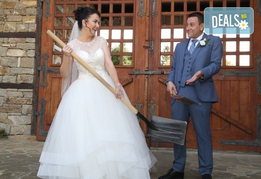 Фото и видео заснемане на сватбено тържество, промо пакет: цялостно фотозаснемане, видеозаснемане, фотосесия, ефектни кадри с камера GoPro, видеоклип и подарък - Снимка 5
