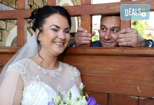 Фото и видео заснемане на сватбено тържество, промо пакет: цялостно фотозаснемане, видеозаснемане, фотосесия, ефектни кадри с камера GoPro, видеоклип и подарък - Снимка 6