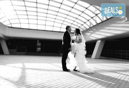 Фото и видео заснемане на сватбено тържество, промо пакет: цялостно фотозаснемане, видеозаснемане, фотосесия, ефектни кадри с камера GoPro, видеоклип и подарък - Снимка 2