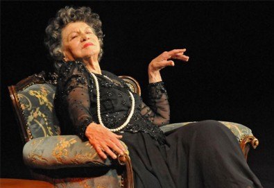 Гледайте Стоянка Мутафова в „Госпожа Стихийно бедствие“, на 09.05., от 19.00 ч, Театър Сълза и Смях, 1 билет