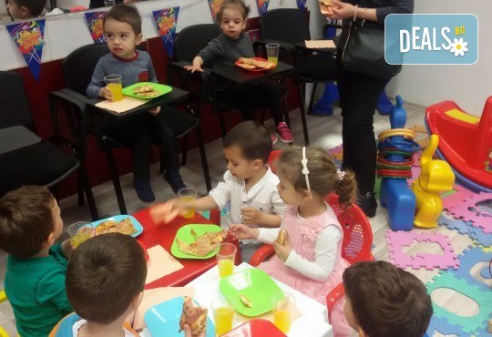 Детски рожден ден в Детски център Приказен свят на супер цена! Зала за деца, зала за възрастни, напитки, пица, украса и аниматор или DJ! - Снимка 5