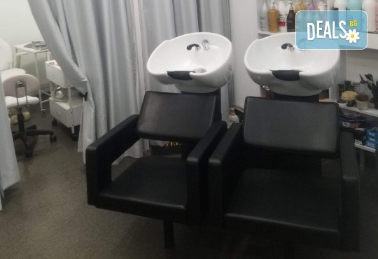 Мъжко подстригване и оформяне на брада и мустаци от професионален Barber в салон за красота Киприте! - Снимка 8