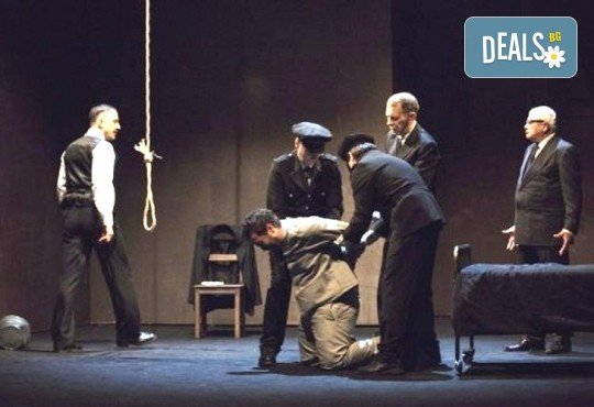 Деян Донков и Лилия Маравиля в Палачи от Мартин МакДона, на 26.05. от 19 ч. в Театър София, билет за един - Снимка 6